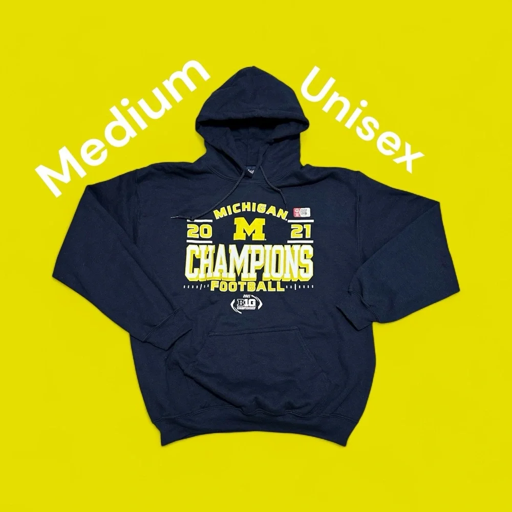 Men’s Michigan Wolverines NCAA Medium Hoodie Blue Long Sleeve Kangaroo Pockets